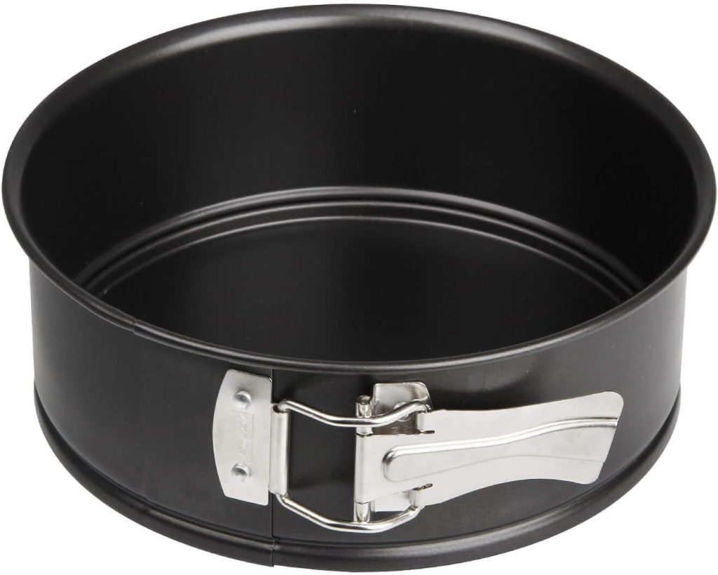 Torta alle nocciole soffice senza burro cotta nello stampo 18 cm con cerniera apribile